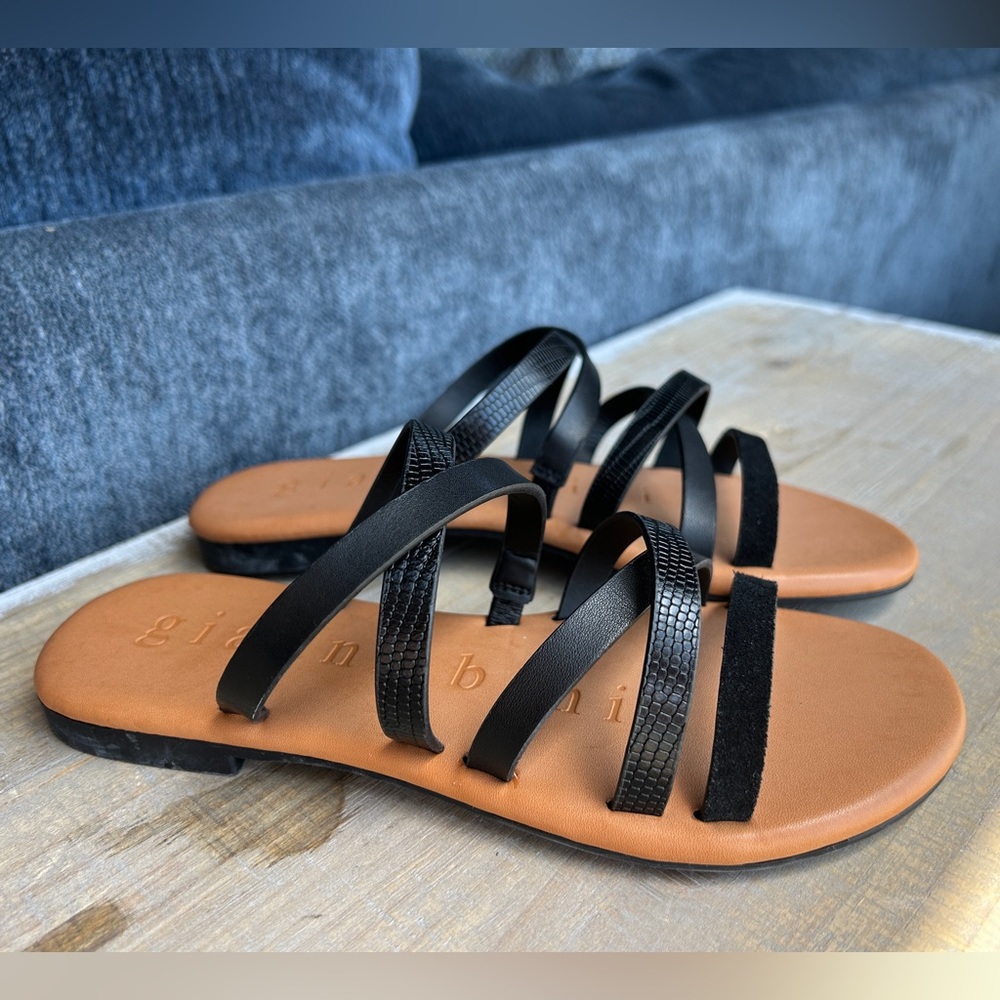 Gianni Bini Tan Flat Strappy Sandals sz 5